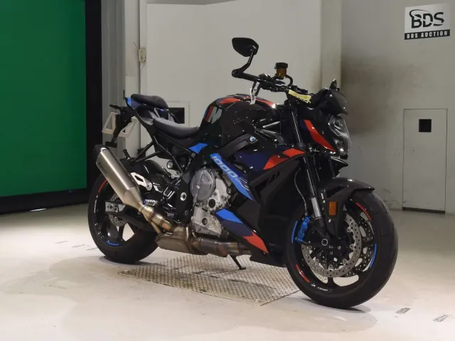 BMW M1000R 2024, black | red | blue, фото 3