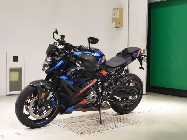 BMW M1000R 2024, black | red | blue, фото 4