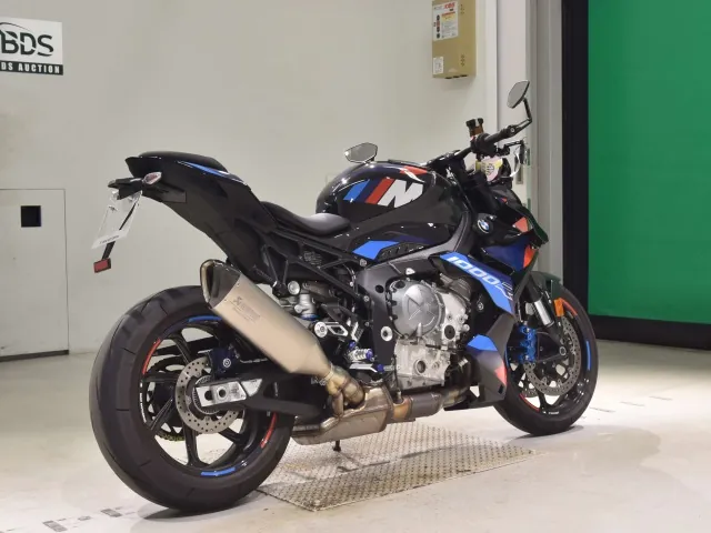 BMW M1000R 2024, black | red | blue, фото 5