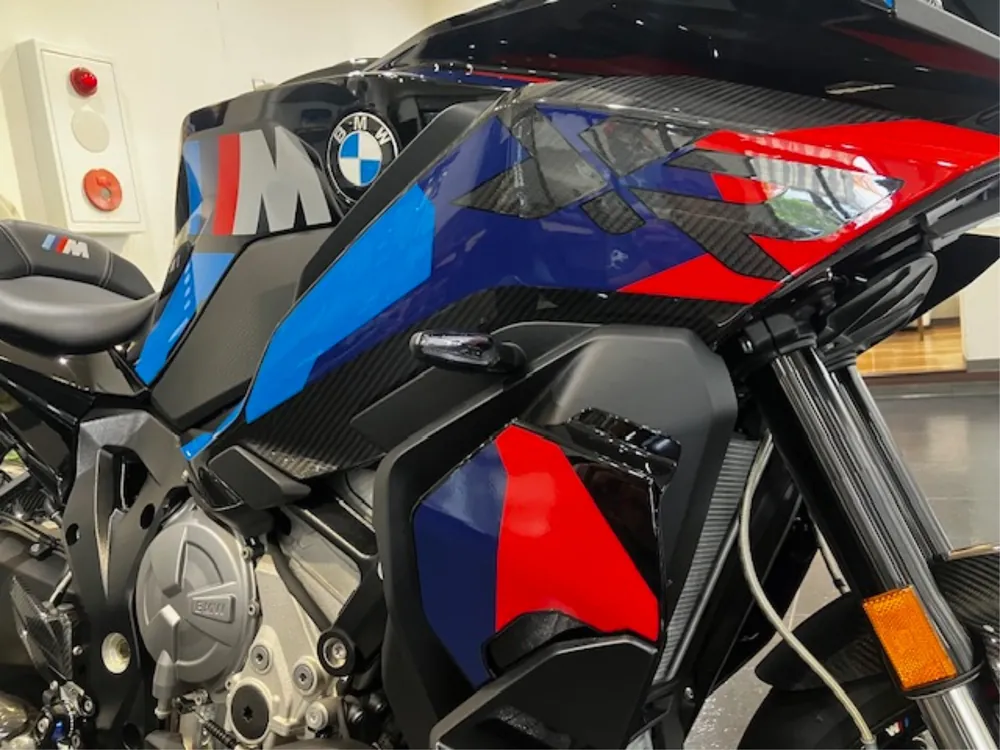 BMW M1000XR 2025, чёрный, фото 4