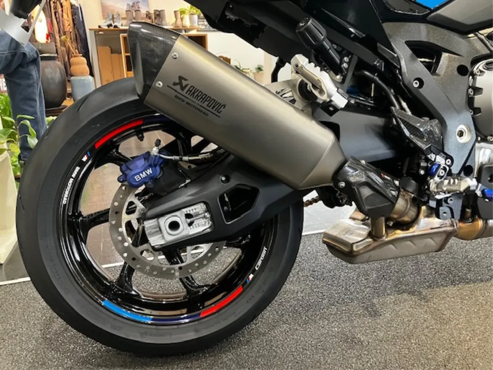 BMW M1000XR 2025, чёрный, фото 5