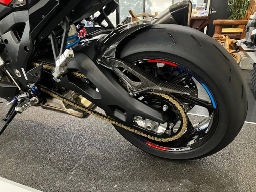 BMW M1000XR 2025, чёрный, фото 9