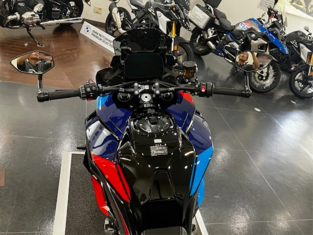 BMW M1000XR 2025, чёрный, фото 10