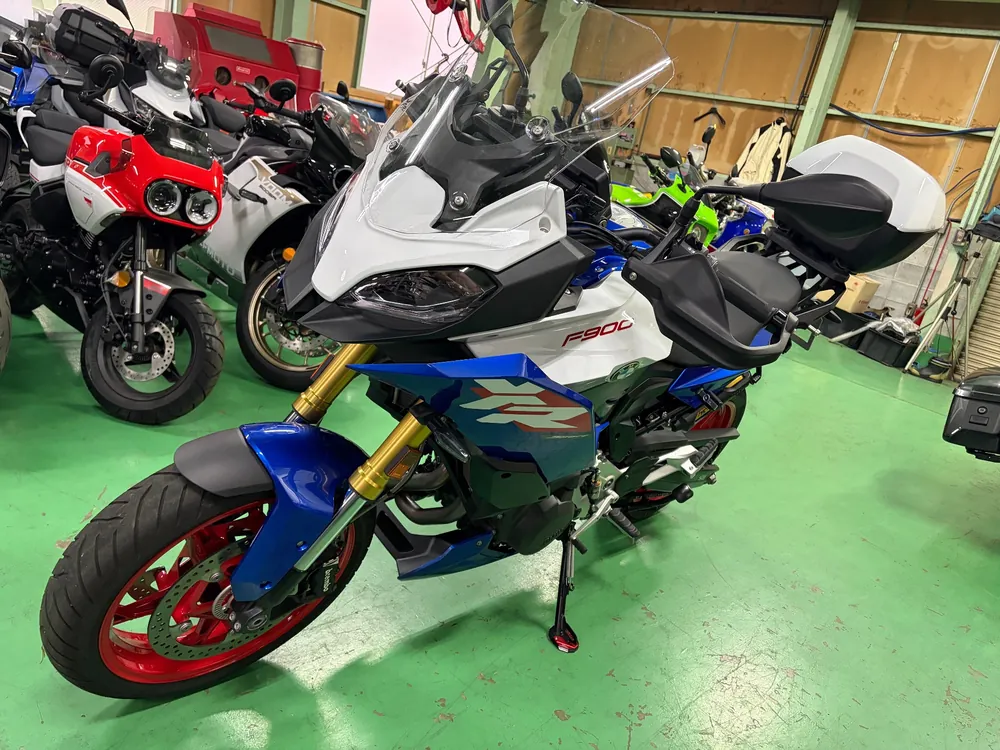 BMW F900Gs 2025, tricolor color, фото 11