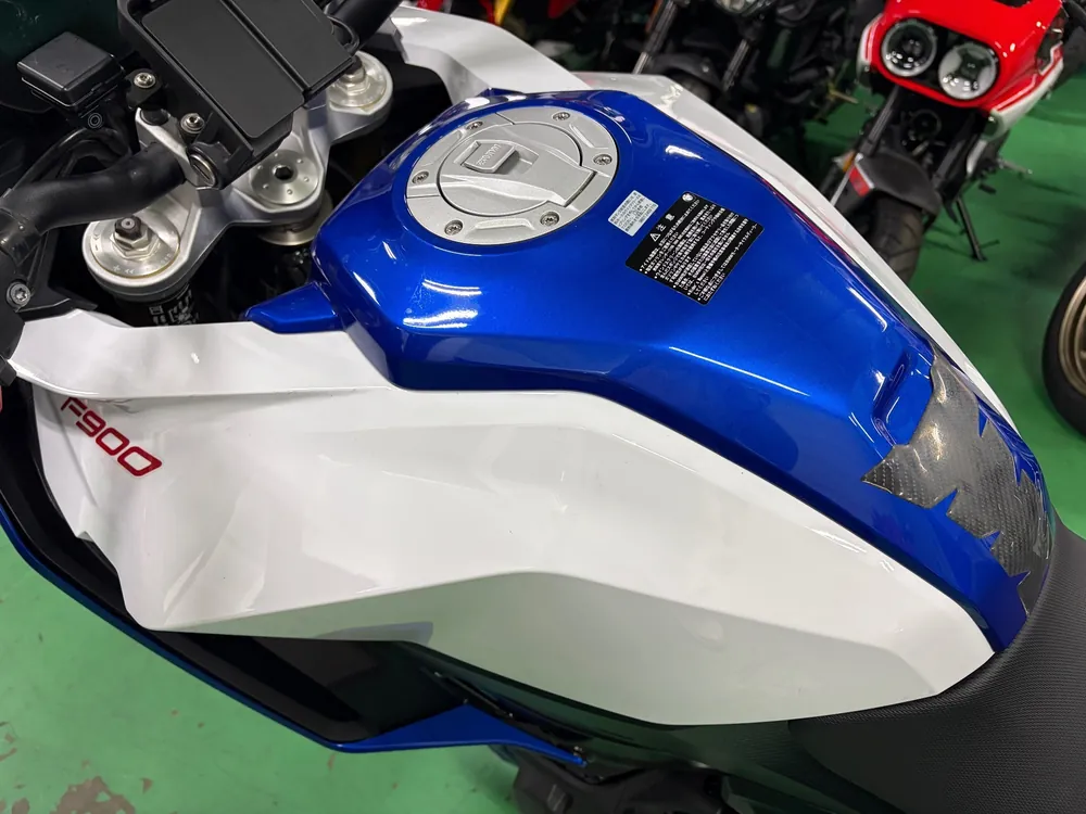 BMW F900Gs 2025, tricolor color, фото 4