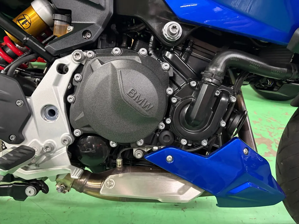 BMW F900Gs 2025, tricolor color, фото 7