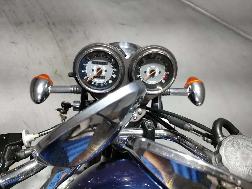 Triumph Bonneville Se 2009, белый, синий, фото 5