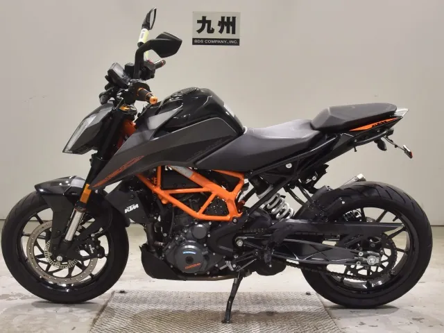 KTM 390 Duke 2023, чёрный, фото 2
