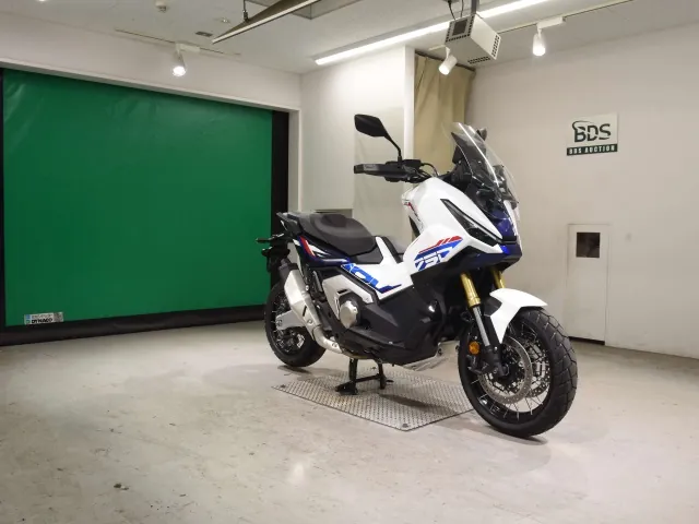 Honda X-ADV750 2026, white | red | blue, фото 3