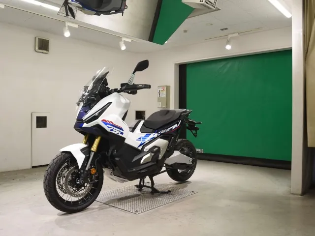 Honda X-ADV750 2026, white | red | blue, фото 4