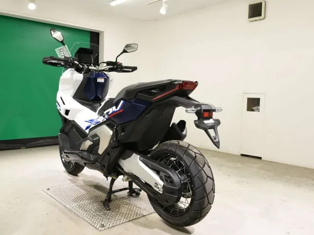 Honda X-ADV750 2026, white | red | blue, фото 6