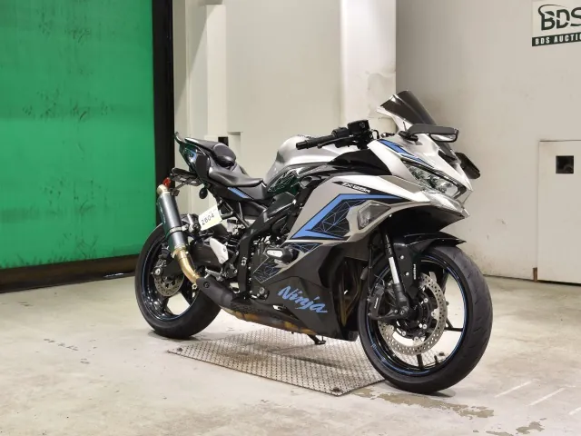 Kawasaki ZX-25R, чёрный, серебристый, фото 3