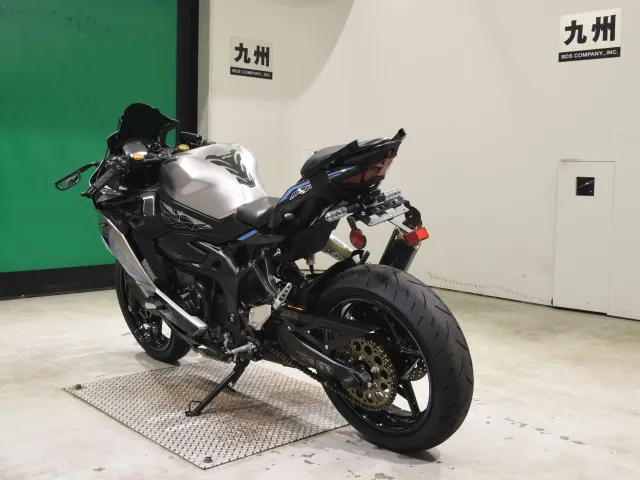Kawasaki ZX-25R, чёрный, серебристый, фото 6