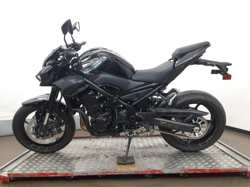 Kawasaki Z900 2025, black / gun m, фото 2