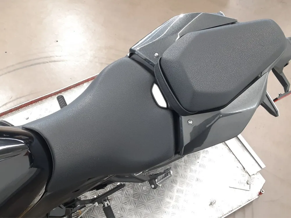 Kawasaki Z900 2025, black / gun m, фото 13