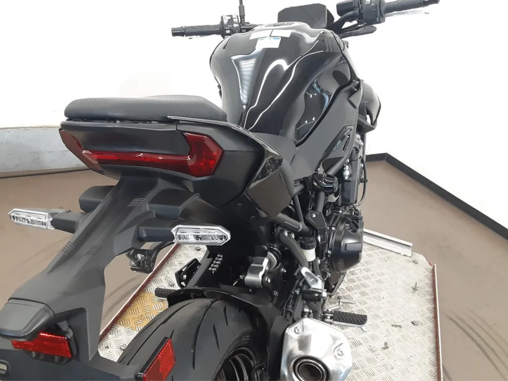 Kawasaki Z900 2025, black / gun m, фото 20
