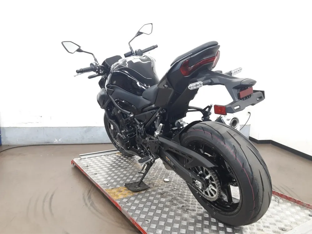 Kawasaki Z900 2025, black / gun m, фото 7