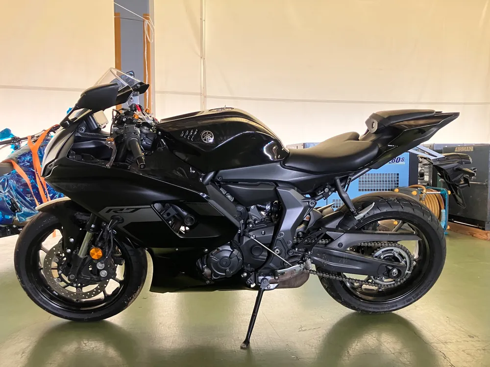 Yamaha YZF-R7 2025, чёрный, фото 2