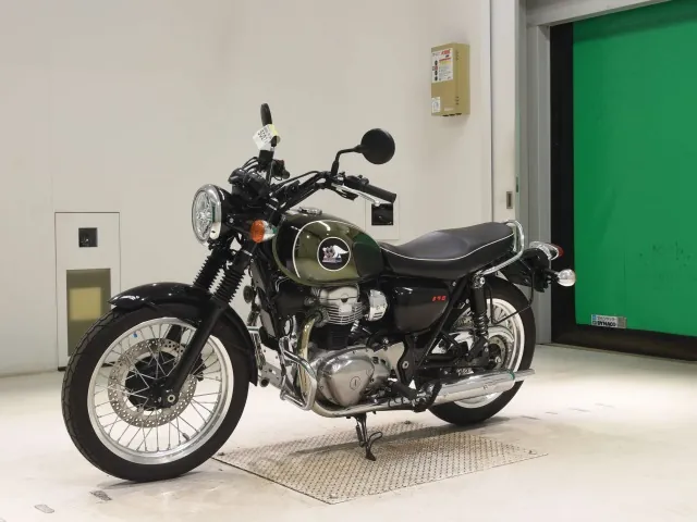 Kawasaki W800-2 2021, зелёный, фото 4