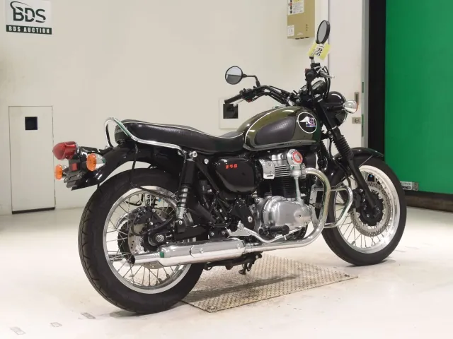 Kawasaki W800-2 2021, зелёный, фото 5