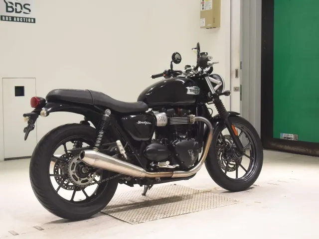 Triumph Street Twin 2016, чёрный, фото 5