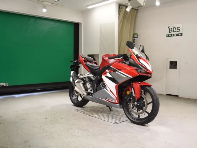 Honda CBR250RR, белый, красный, чёрный, фото 3