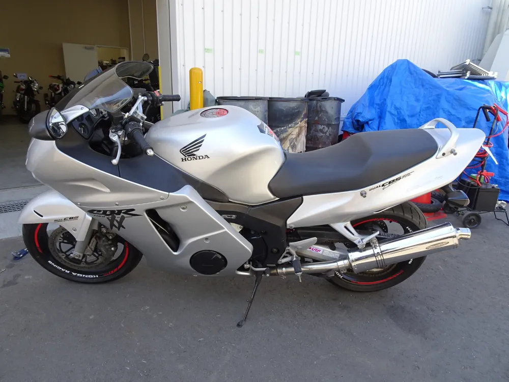 Honda CBR1100XX 1997, серебристый, фото 2