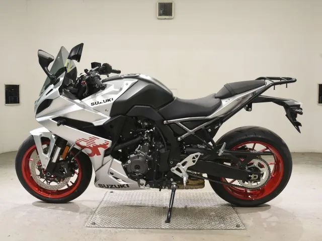 Suzuki Gsx-8T 2025, black | silver, фото 2