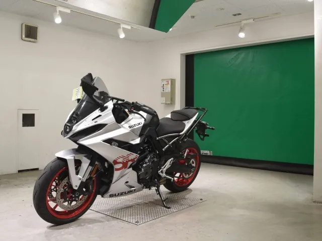 Suzuki Gsx-8T 2025, black | silver, фото 4