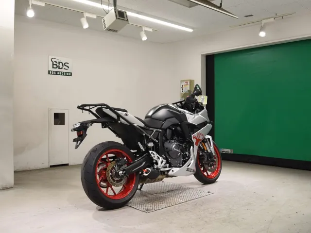 Suzuki Gsx-8T 2025, black | silver, фото 5