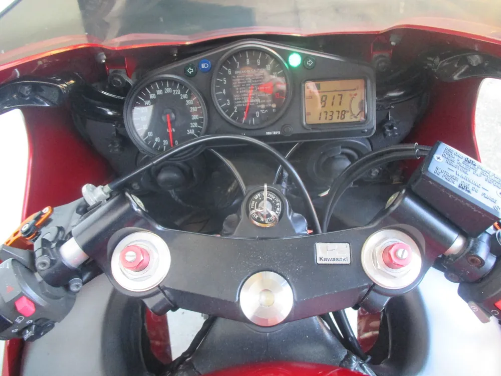 Kawasaki ZX-12R 2000, красный, фото 3