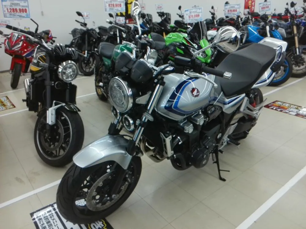 Honda CB1300 2024, серебристый, фото 4