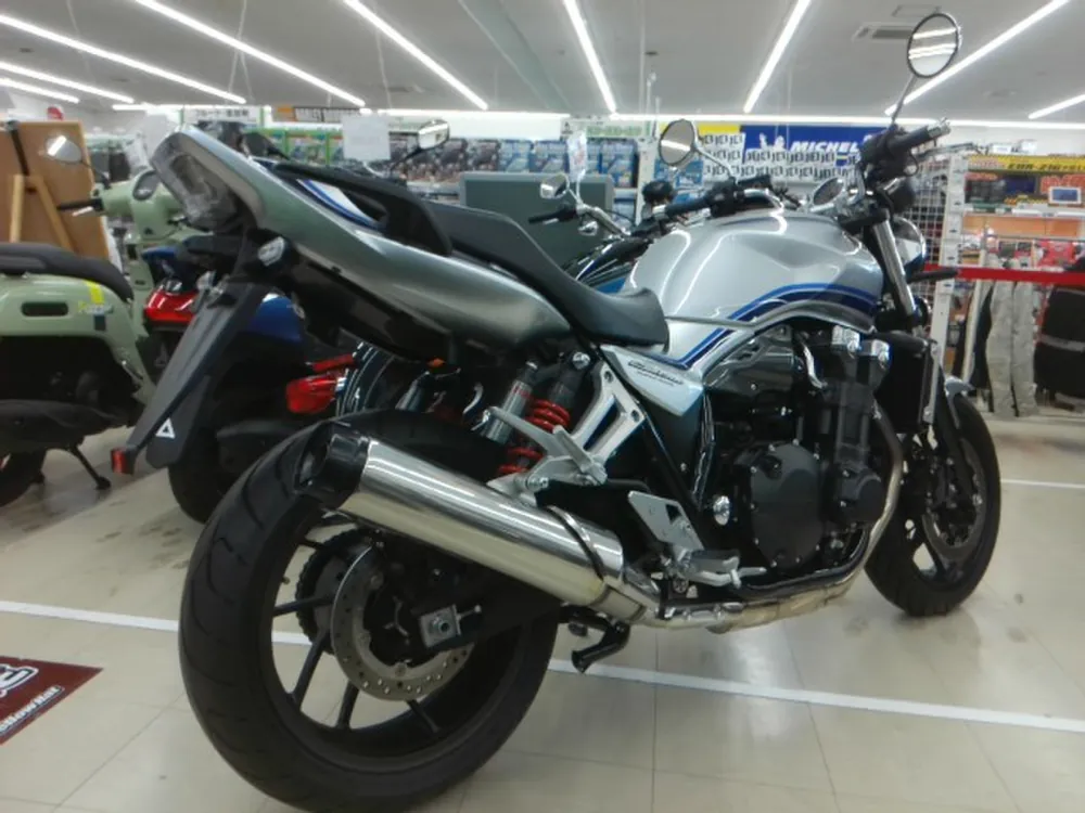 Honda CB1300 2024, серебристый, фото 5