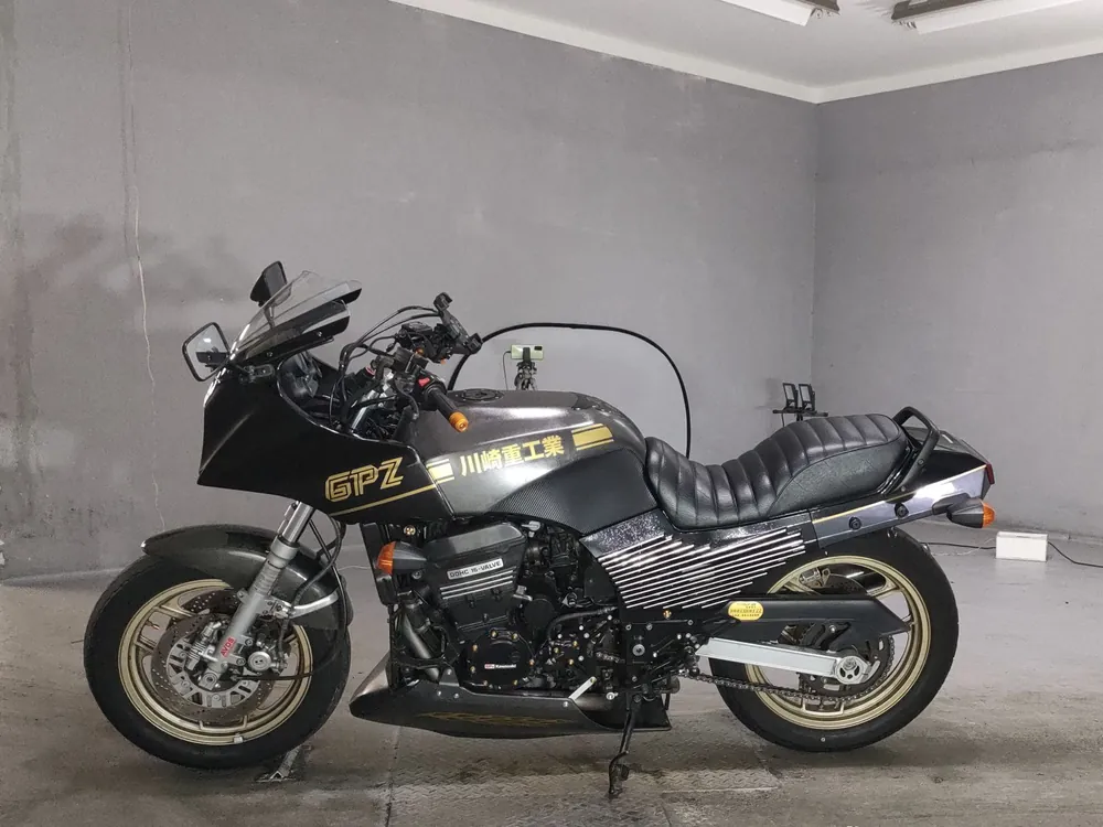 Kawasaki GPZ900R Ninja 1989, black / gold, фото 2