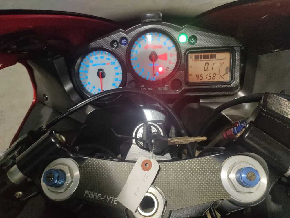 Kawasaki ZX-12R 2002, красный, фото 5
