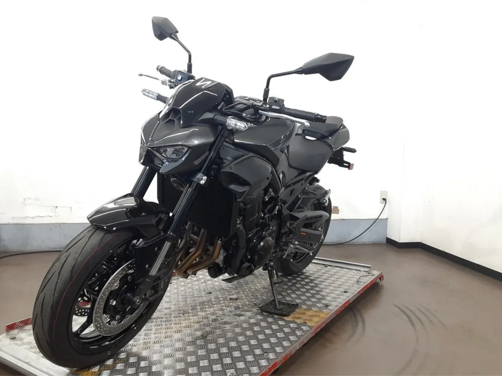 Kawasaki Z900 2025, black / gun m, фото 5