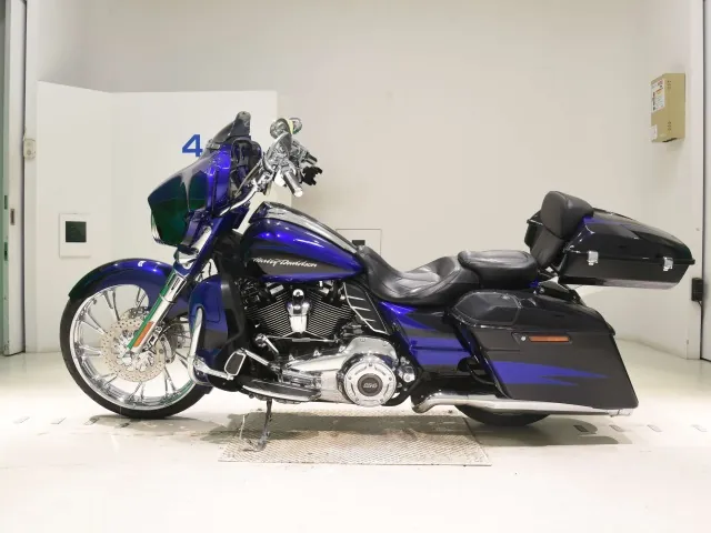 Harley-Davidson FLHXSE1870CVO 2017, синий, фото 2