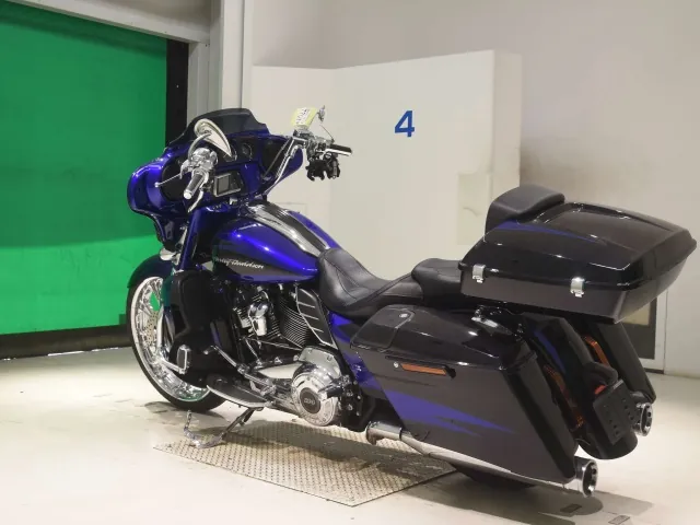 Harley-Davidson FLHXSE1870CVO 2017, синий, фото 6