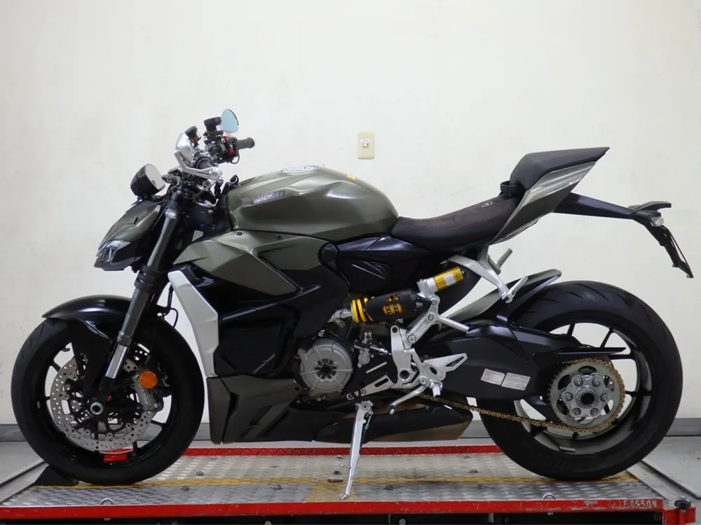 Ducati Street Fighter V2 2023, зелёный, фото 2