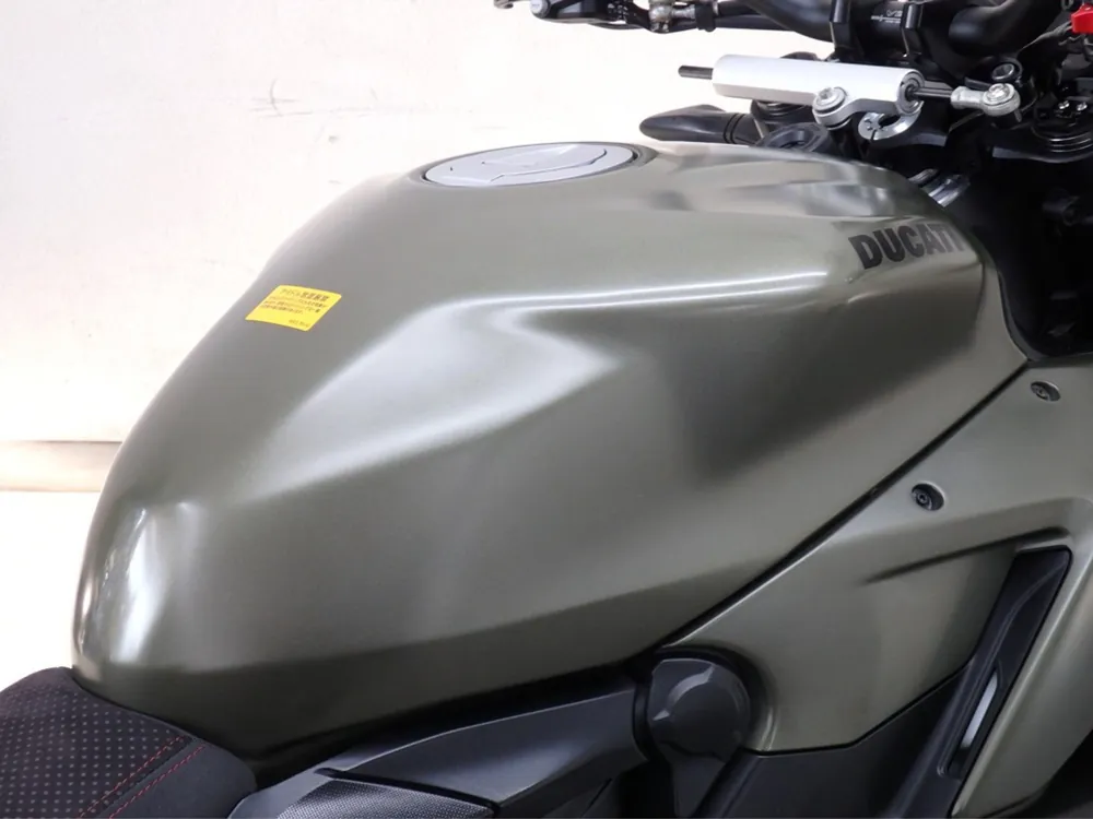 Ducati Street Fighter V2 2023, зелёный, фото 14