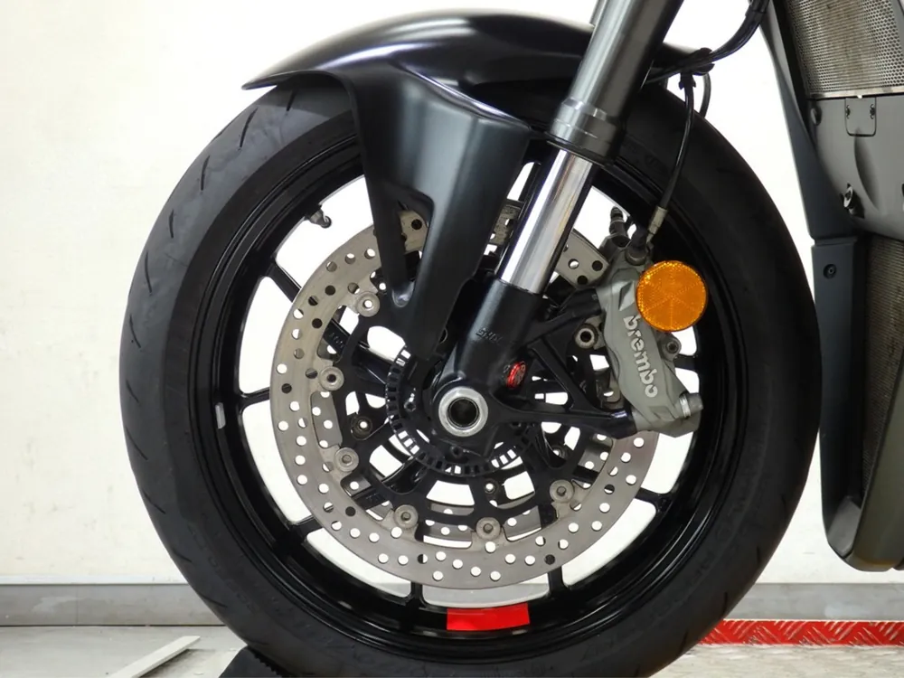 Ducati Street Fighter V2 2023, зелёный, фото 18