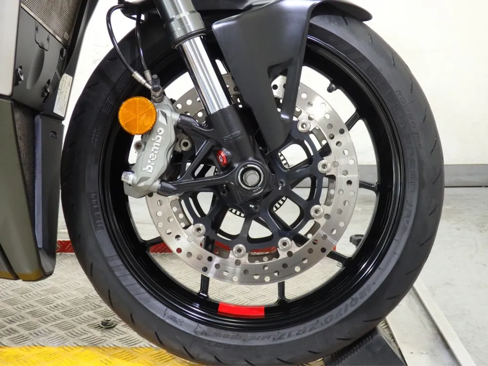 Ducati Street Fighter V2 2023, зелёный, фото 19