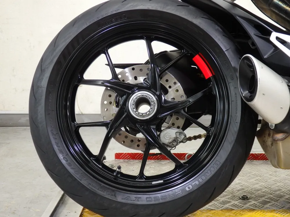 Ducati Street Fighter V2 2023, зелёный, фото 20