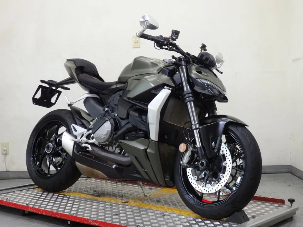 Ducati Street Fighter V2 2023, зелёный, фото 3