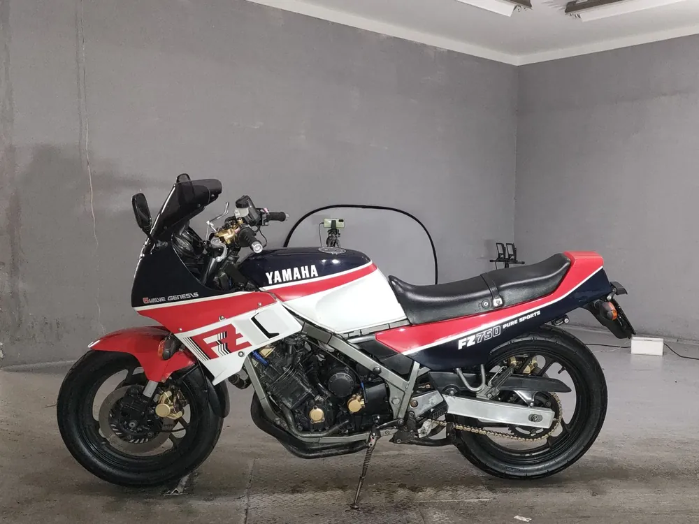 Yamaha FZ750 1985, white / red, фото 2