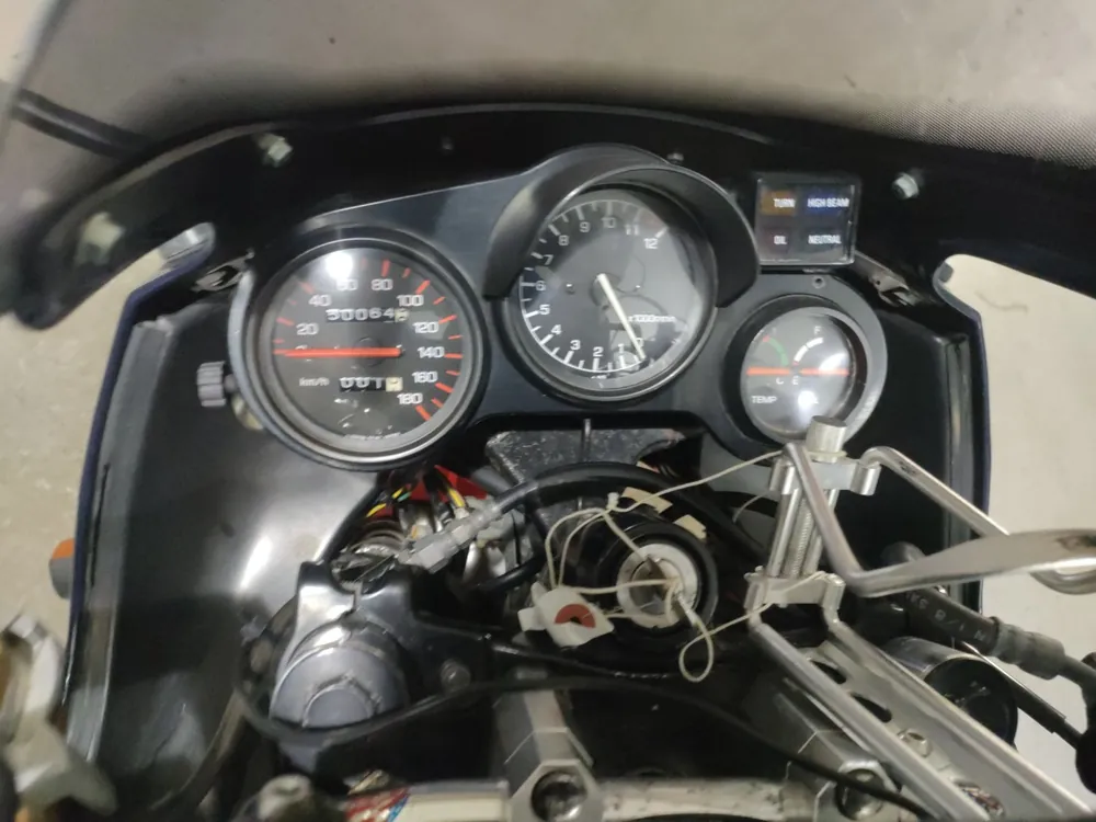 Yamaha FZ750 1985, white / red, фото 5