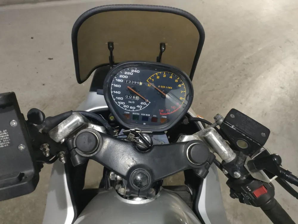 Suzuki GSX1100S Katana 1992, серебристый, фото 5