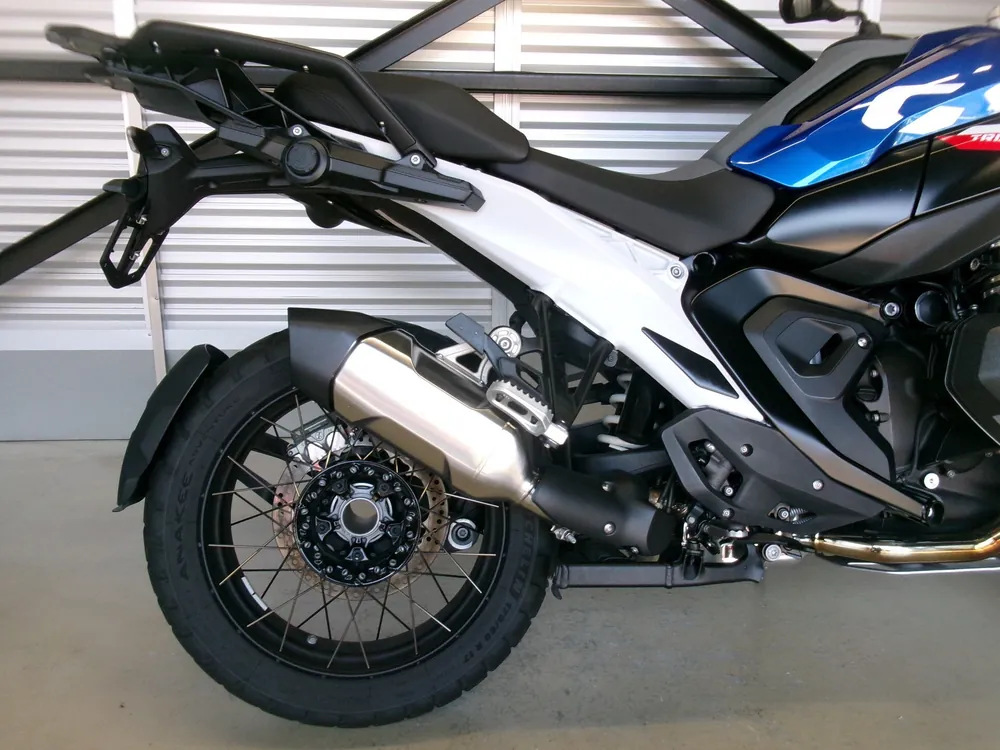 BMW R1300Gs Adv Asa 2024, белый, красный, синий, фото 6