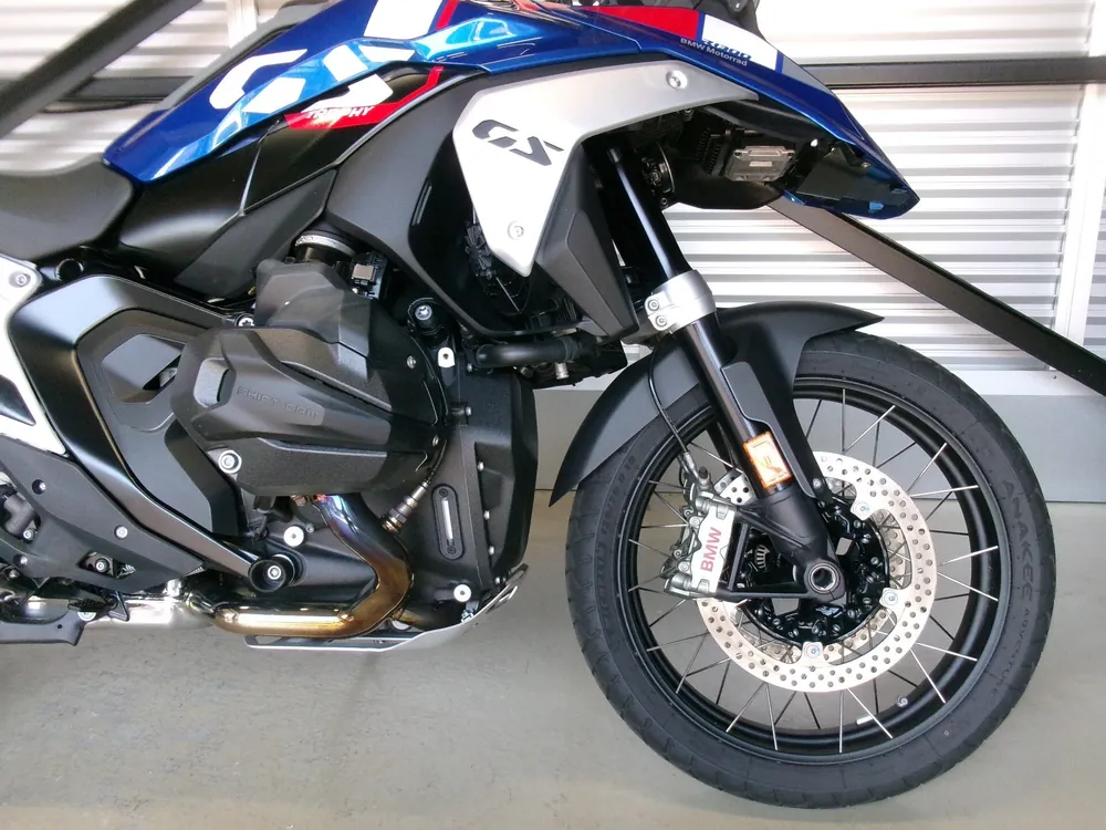 BMW R1300Gs Adv Asa 2024, белый, красный, синий, фото 7