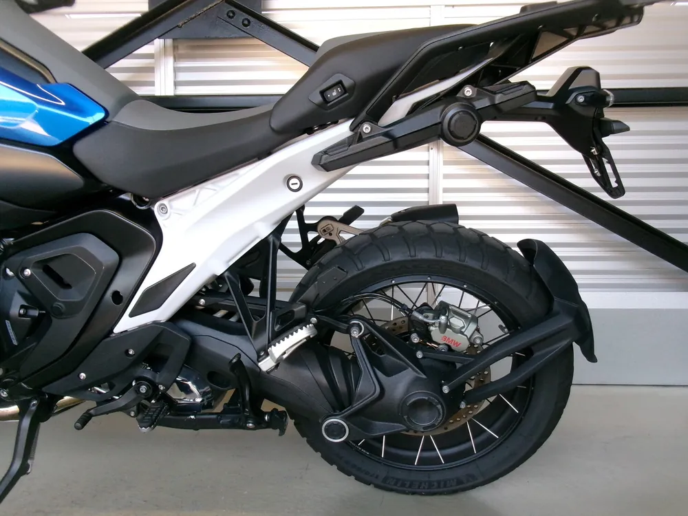 BMW R1300Gs Adv Asa 2024, белый, красный, синий, фото 9
